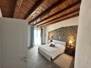 A bed or beds in a room at La Cantina Villa di campagna