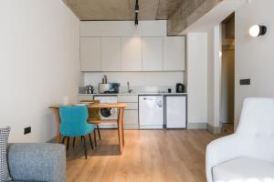 Kuchyň nebo kuchyňský kout v ubytování RudBlu Suites + 20 fotografií
