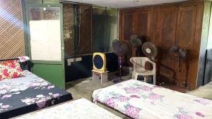 Postel nebo postele na pokoji v ubytování Coca Cola Hostel Malabe