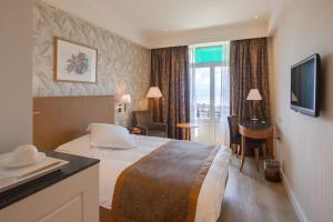 Postel nebo postele na pokoji v ubytování Hôtel de la Paix Lausanne