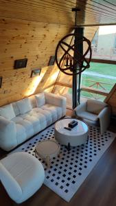 Istumisnurk majutusasutuses Fengchui Banxia Manor Wild Luxury Camp