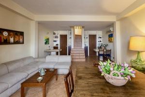 a living room with a couch and a table at Casa Praia in Favignana