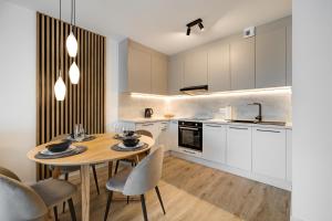 Η κουζίνα ή μικρή κουζίνα στο Porta Mare DeLux Marina