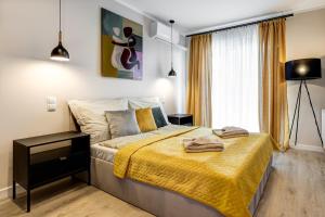 Ένα ή περισσότερα κρεβάτια σε δωμάτιο στο Porta Mare DeLux Marina +16 φωτογραφίες