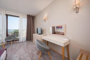 Telewizja i/lub zestaw kina domowego w obiekcie Topola Skies Resort & Aquapark