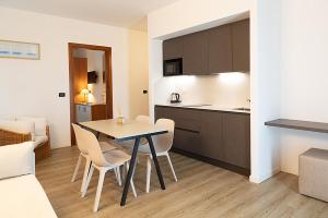 Kuchyň nebo kuchyňský kout v ubytování Hotel Bauer & Sporting