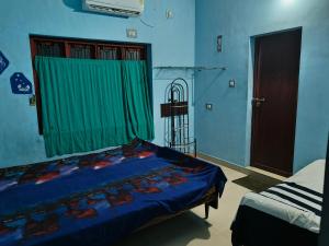 Una cama o camas en una habitación de Frans Aparts