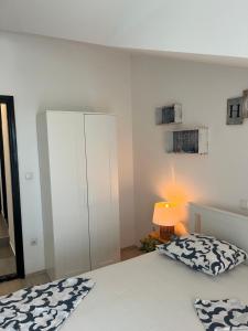 Postel nebo postele na pokoji v ubytování Apartments Duje