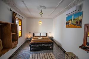 Postel nebo postele na pokoji v ubytování Riad Tafoukt Fes