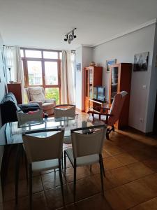 Μια τηλεόραση ή/και κέντρο ψυχαγωγίας στο Capricho en Colombres 2 +13 φωτογραφίες