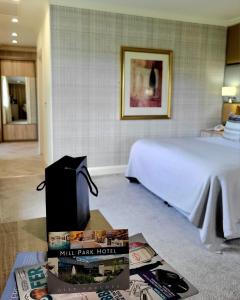 Voodi või voodid majutusasutuse Mill Park Hotel toas