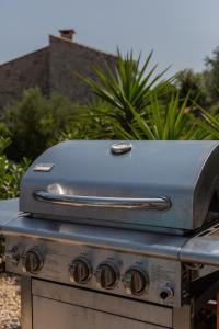 Grillfaciliteterne i feriehuset som gæsterne kan bruge