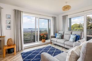 Et opholdsområde på Isle View - Large Corner Balcony with Harbour Views + 37 billeder