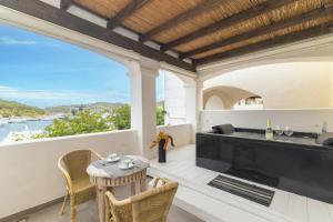 an outdoor patio with a table and a fireplace at Dimora l'Approdo in Santa Teresa Gallura
