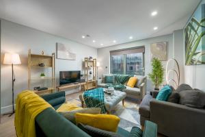 a living room with two couches and a tv at Ultra Luxury Riverside Condo Central London Notting Hill with LIFT & Juliet balcony in London