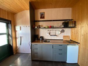 Köök või kööginurk majutusasutuses Ocean Break Cabins