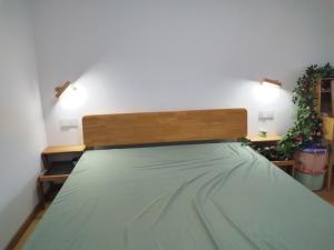 Postel nebo postele na pokoji v ubytování Whale House