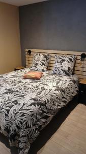 Katil atau katil-katil dalam bilik di Le petit Drapiers 4 Pers a 5 Minutes a pied du petit port et 10 Mins de la plage