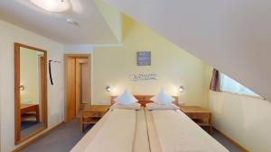 Postel nebo postele na pokoji v ubytování Hotel - Restaurant - Sonnblick
