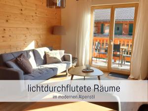a living room with a couch and a table at Ferienhaus Inntal - Ferienwohnung Naunspitz - ruhig schlafen, zentral starten, beliebt bei Wanderern in Kiefersfelden