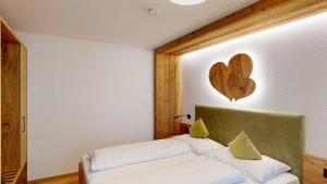 Postel nebo postele na pokoji v ubytování Hotel - Restaurant - Sonnblick