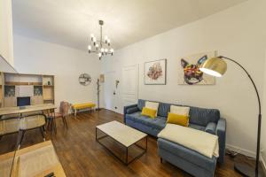 Coin salon dans l'établissement Le Garden - Wifi - Jardin - Gare