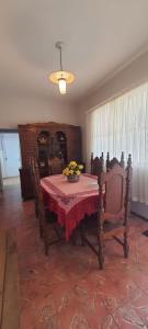 a dining room with a table with a red table cloth at Casa 420 in Diamantina