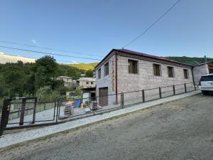 Photo de la galerie de l'établissement j&s family hotel, à Vanadzor