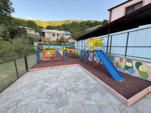 Photo de la galerie de l'établissement j&s family hotel, à Vanadzor