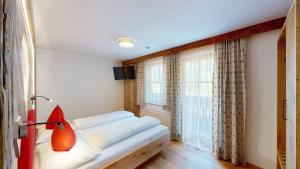 Postel nebo postele na pokoji v ubytování Hotel - Restaurant - Sonnblick