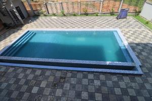 Bazén v ubytování AfriqPnB RF2 Studio Mvog Atangana avec Piscine nebo v jeho okolí + 1 fotografie