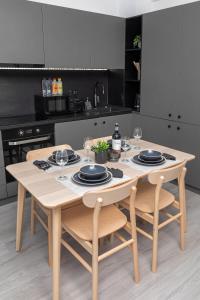 Kuchyň nebo kuchyňský kout v ubytování Sky Retreat Studio Baile Felix with Parking