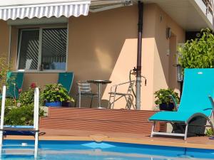 Piscina a Joli studio avec terrasse et vue EXCLUSIVEMENT POUR NON FUMEURS o a prop