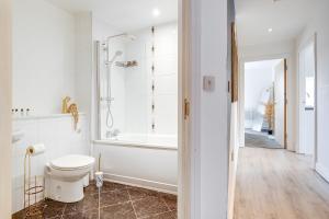 a bathroom with a white tub and a toilet at Golden View-Wyndale Living-Central Birmingham in Birmingham +66 photos
