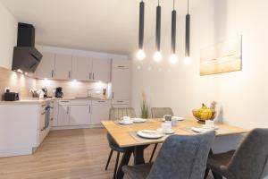 Kuchyň nebo kuchyňský kout v ubytování Ferienwohnung Hyggelig - Strandnah mit Sauna und Balkon