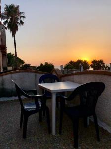 Solopgangen eller solnedgangen set fra villaen + 11 billeder