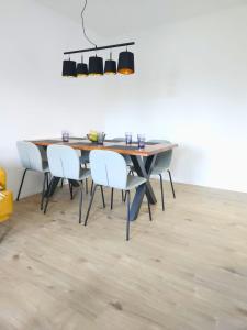Fotografie z fotogalerie ubytování Industiral Design - 24h Self-Check- in - bis 7 Personen - zentrale Lage - Parkplatz - WiFi - Monteure v destinaci Nalbach