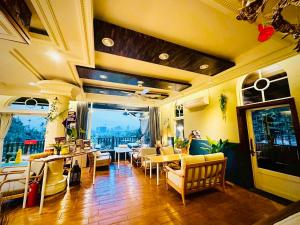 月牙庄休闲度假山庄餐厅或其他用餐的地方