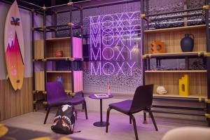 Posezení v ubytování Moxy Nice