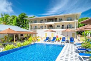 Bazén v ubytování Praslin Orchid Villa nebo v jeho okolí