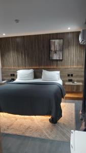 Posteľ alebo postele v izbe v ubytovaní Zero Degrees Hotel