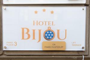 Certyfikat, podpis lub inny dokument wystawiony w obiekcie Hotel Bijou Roof Terrace