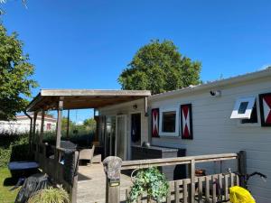 a porch of a house with a wooden deck at Lieblingsplatz Renesse, Camping Siblu de Oase in Renesse