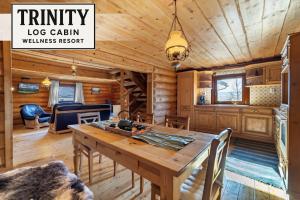 Foto dalla galleria di TRINITY Log Cabin Wellness resort a Štrba