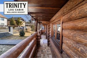 Foto dalla galleria di TRINITY Log Cabin Wellness resort a Štrba