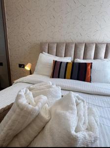 Postel nebo postele na pokoji v ubytování Stay luxe + 7 fotografií