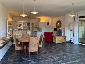 Nhà bếp/bếp nhỏ tại Love Sardinia +12 ảnh