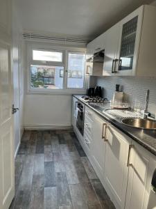 Kuchyň nebo kuchyňský kout v ubytování Hamilton House