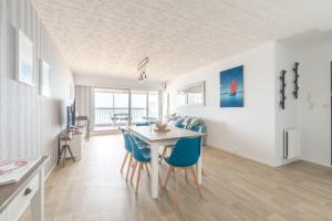 a kitchen and dining room with a table and chairs at LE PANORAMIQUE - Face mer - Wifi in Pornichet +6 photos