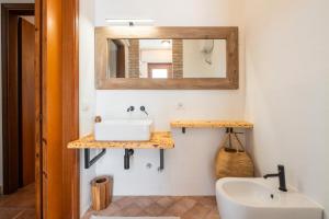 Koupelna v ubytování Nuràya + 29 fotografií